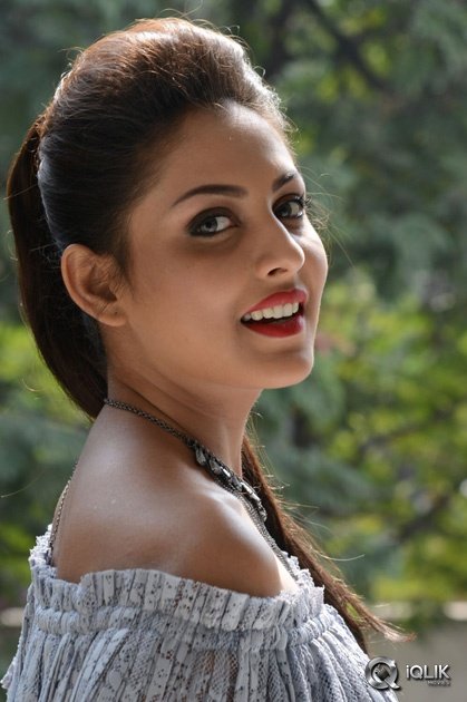 Madhu-Shalini-at-Cheekati-Raajyam-Success-Meet